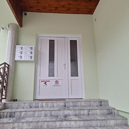 Apartmanovy Dom Stummerova Topolcany Exterior foto