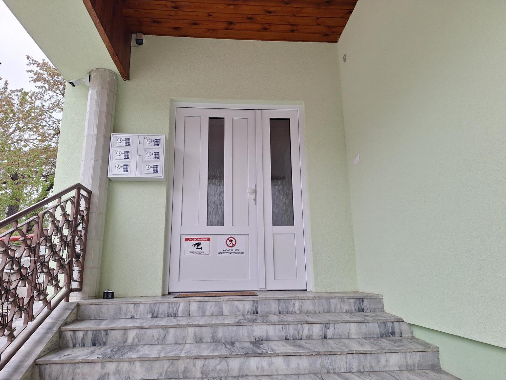 Apartmanovy Dom Stummerova Topolcany Exterior foto