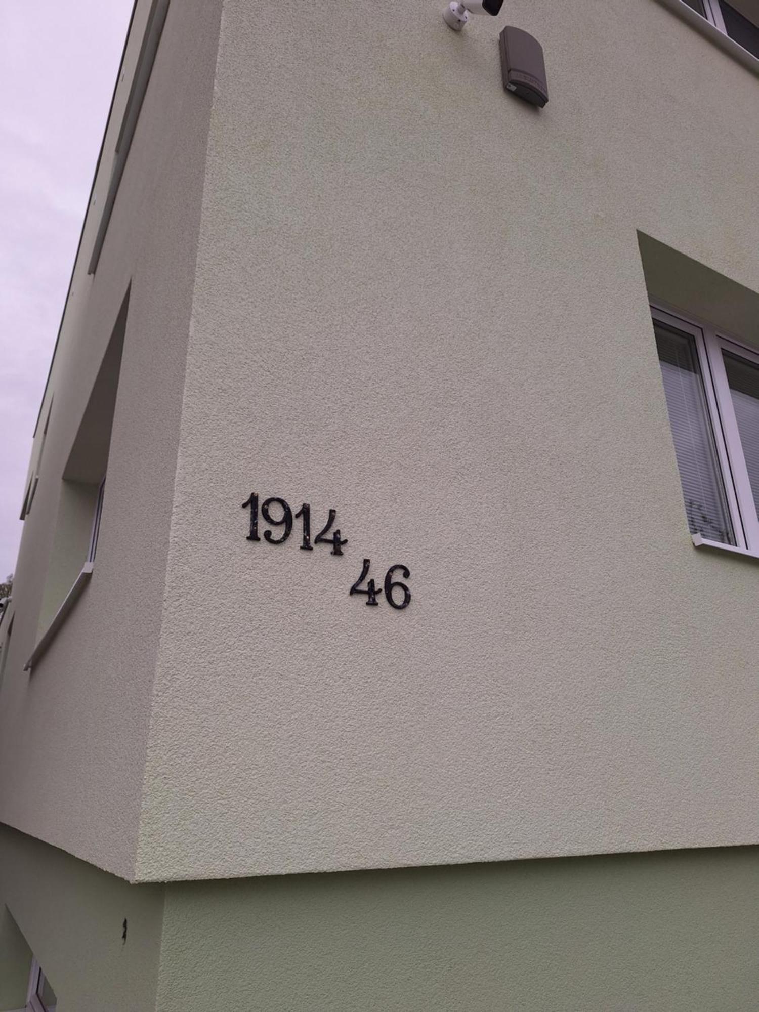 Apartmanovy Dom Stummerova Topolcany Exterior foto